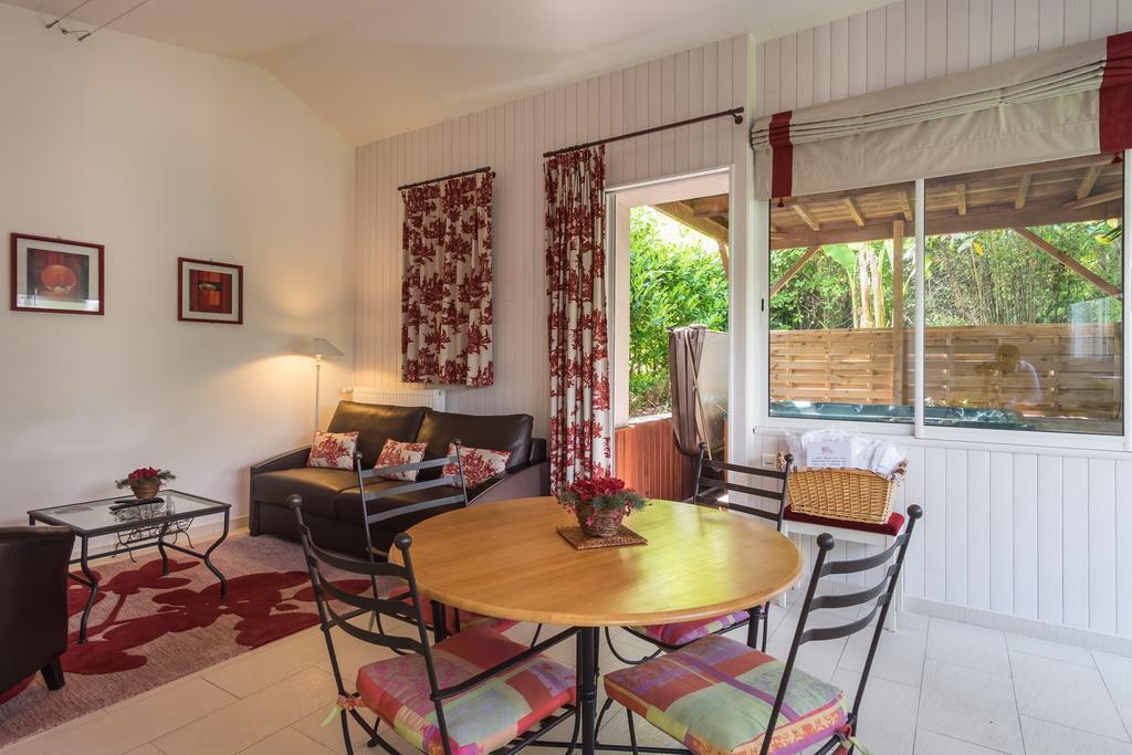 Cottage with private jacuzzi - Independant Building,256985453:JPEG